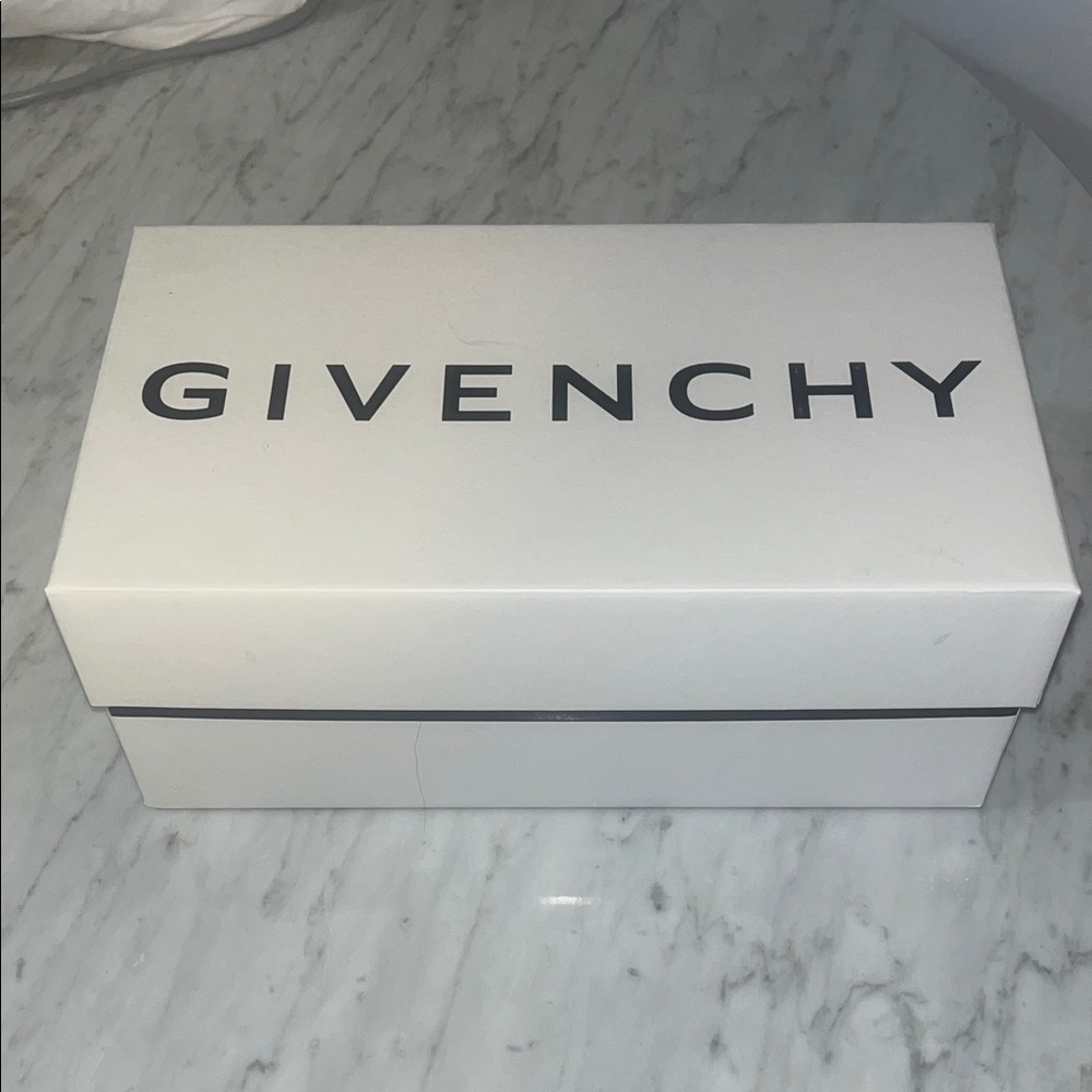 Givenchy White Box with Black Logo - Picture 2 of 16